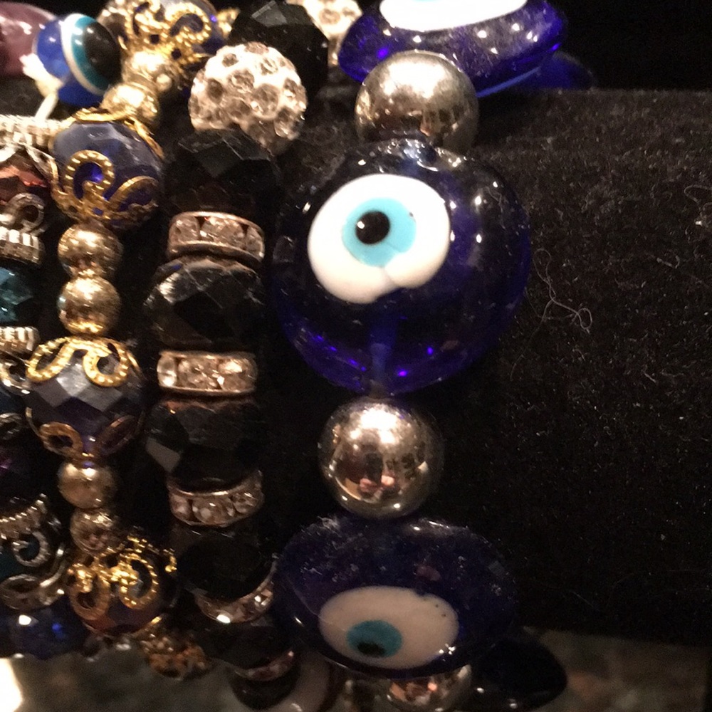 NWOT set of 6 Bohemian stretch bracelets - Picture 3 of 3